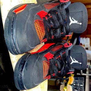 Jordan 4 retro RED THUNDER